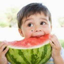 可爱宝贝头像吃瓜,萌态十足,萌化你的心