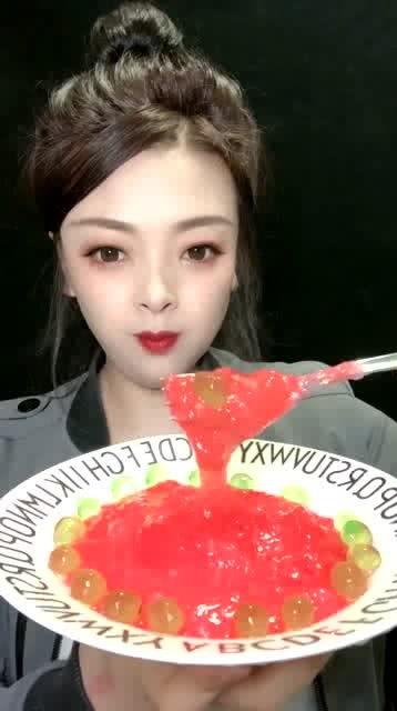 孩子吃瓜嘴巴红,宝宝吃瓜嘴巴红，揭秘原因与应对策略