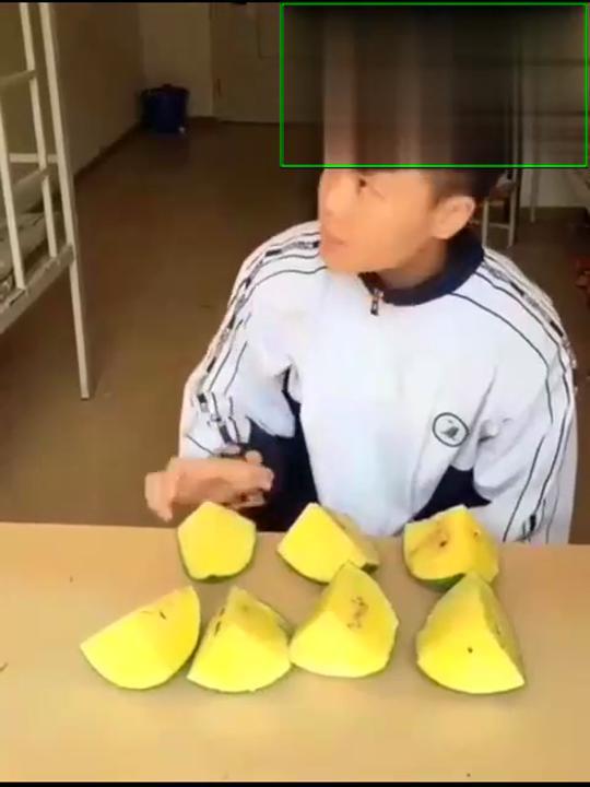 带你吃瓜寝室搞笑