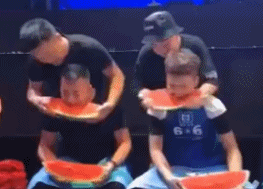 坐下吃瓜,体验传统社交乐趣