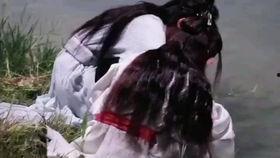 直播捂着嘴吃瓜,捂嘴偷吃瓜，网友热议幕后真相