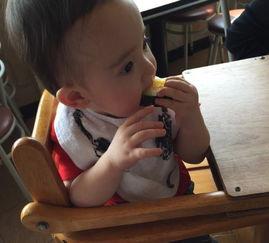 吃瓜吃到嘴巴外翻图片